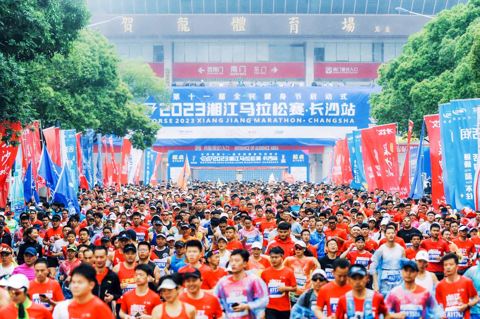 敢為人先·與湘江奔跑！戰(zhàn)馬2023湘江馬拉松賽長(zhǎng)沙站圓滿落幕